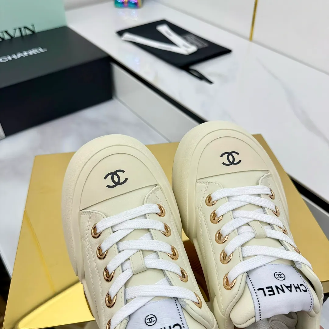 👟👟Ex-factory price 600👟👟 Chanel bread shoes ~ original calfskin panda shoes Chanel 25C latest hot style panda black and white sports shoes casual sneakers Xiaoxiang hot item classic black and white panda color coco girls must pay Fabric: original custom mixed sheepskin lining: original imported breathable mesh lining outsole: Original molded rubber + TPU combination Size: Women's 35-41 👉 👉 👉